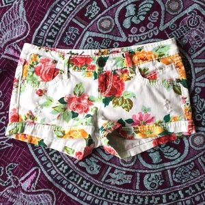Vanilla Star denim shorts floral print size 3